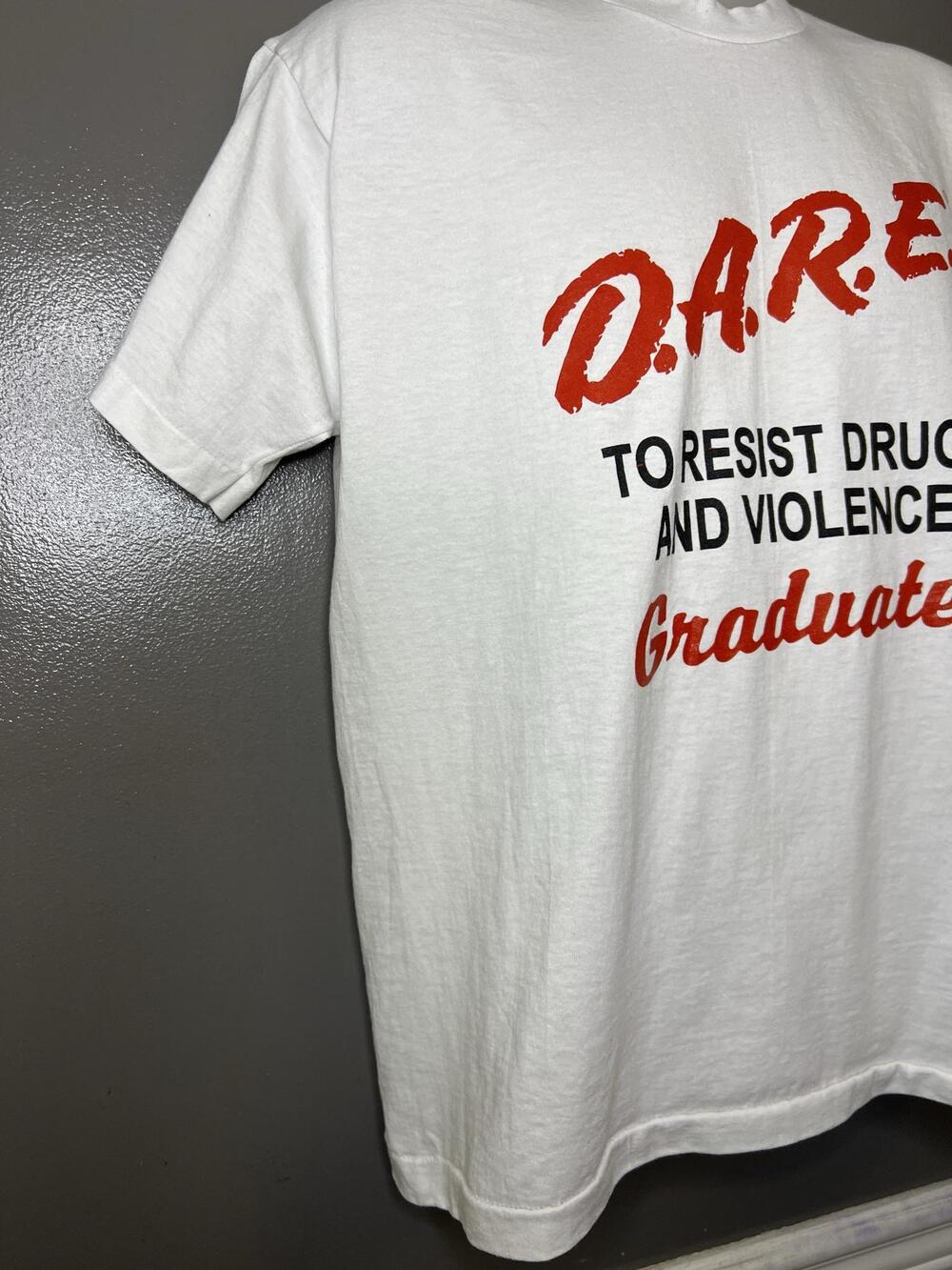 Vintage Fruit Of The Loom DARE Shirt Mens Large White Graduate Graphic Tee - Picture 3 of 7